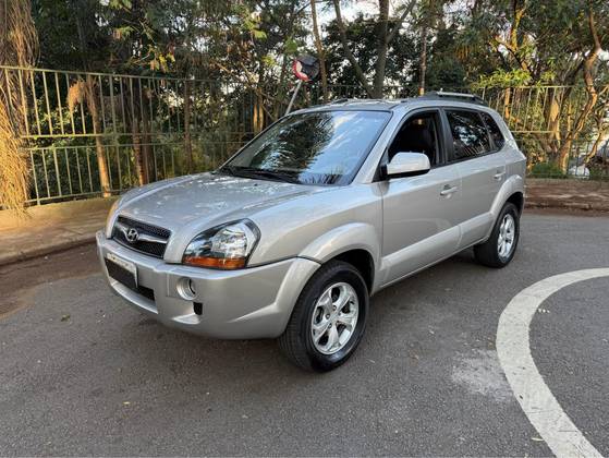 HYUNDAI TUCSON 2.0 MPFI GLS 16V 143CV 2WD GASOLINA 4P AUTOMÁTICO HYUNDAI TUCSON 2.0 MPFI GLS 16V 143CV 2WD GASOLINA 4P AUTOMÁTICO